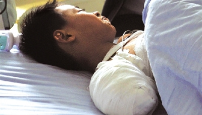 男童被黑熊咬掉右臂 安慰家人:我能以后练左手