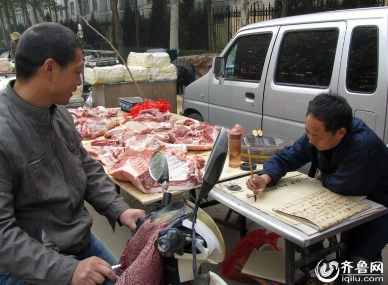 猪肉铺老板练书法 网友:大隐隐于市