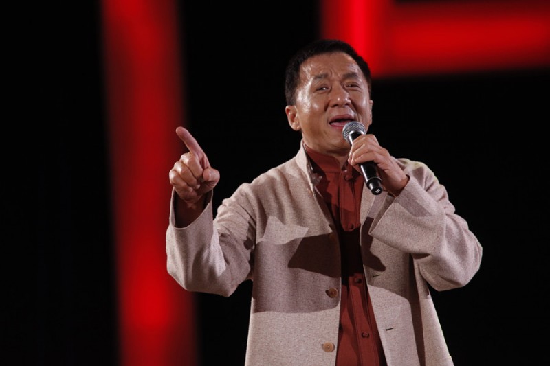 台媒曝成龙不受房祖名影响 将上羊年春晚表演武术