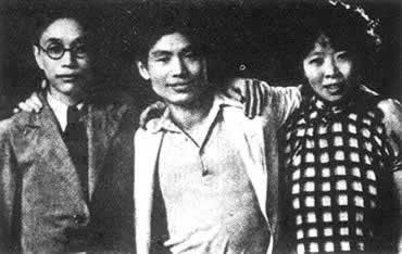 1934年萧红与萧军(中)、黄源(左)在一起