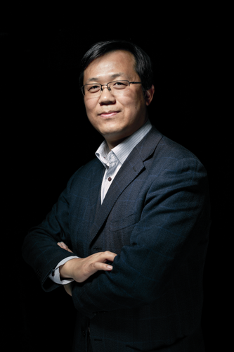 中国第一狗仔卓伟开微博 网友:出门一定要小心
