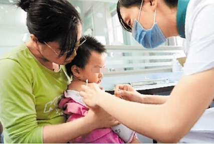 女童注射疫苗瘫痪