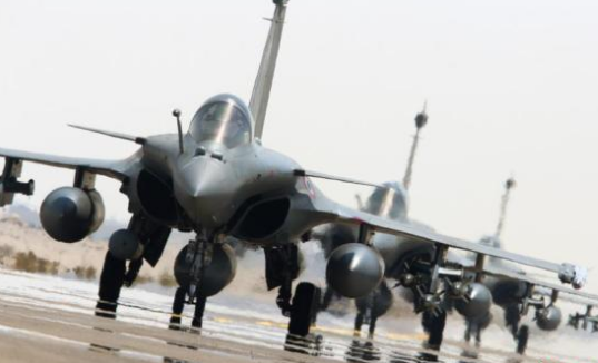 法国战机空袭IS