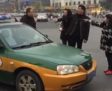 女乘客辱骂的哥