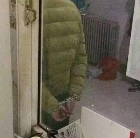 艺校学生聚众吸毒