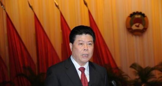 官员退赃掌掴妻子