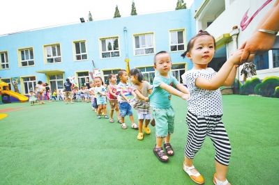 女童幼儿园内骨折