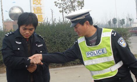 假警察狡诈行骗