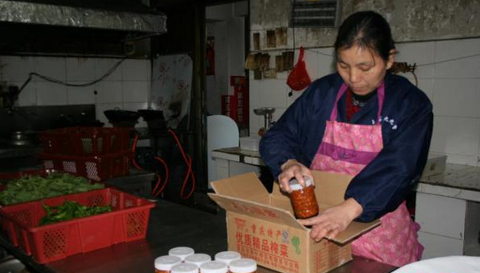 卖辣椒酱为女透析