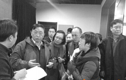 南方医科大学教授于留荣正在为与会者解答问题