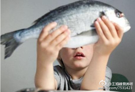 营养师王旭峰:宝宝吃鱼怕刺?那就把鱼“喝”了吧!