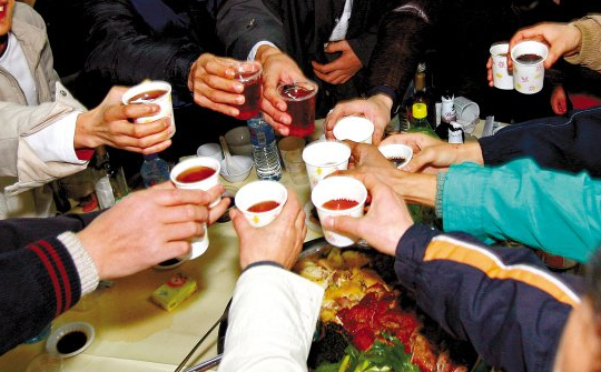 同学聚餐酒精中毒