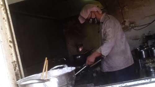 “饿了么”惊现黑心作坊,看完你还会饿么…