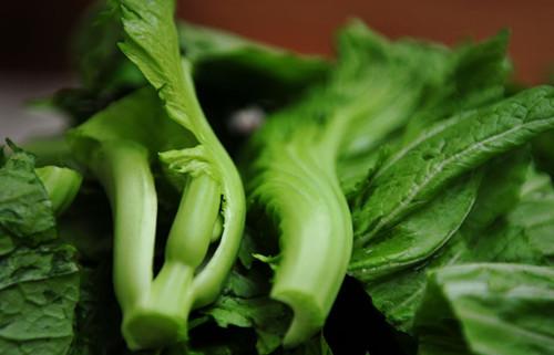 家里炒菜油冒烟时才下锅? 当心增加患胃癌风险