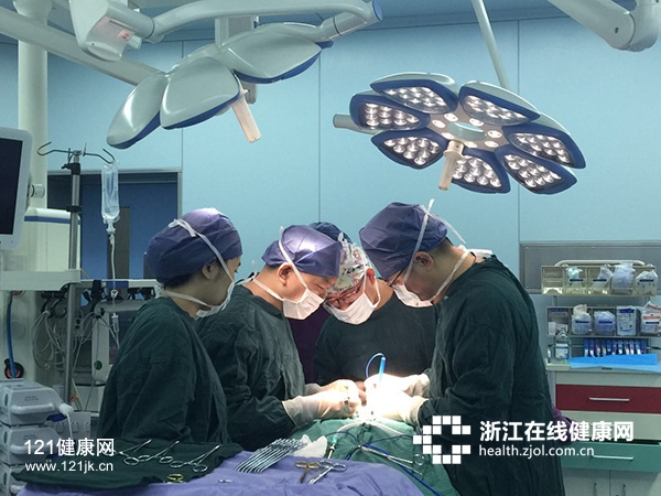 浙江省肿瘤医院嘉善-为当地患者动手术.jpg 浙江省肿瘤医院嘉善-为当地患者动手术.jpg
