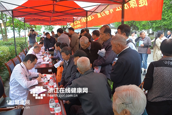 浙二长兴义诊现场.jpg 浙二长兴义诊现场.jpg